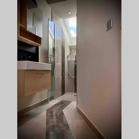 Ile Apartment *